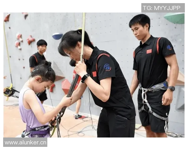 攀岩深度探索重庆攀岩队的战术与训练之道