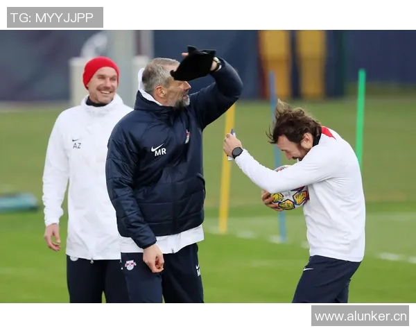 足球明星情绪失控瞬间曝光引发球迷热议和反思 足球明星情绪失控瞬间曝光引发球迷热议和反思